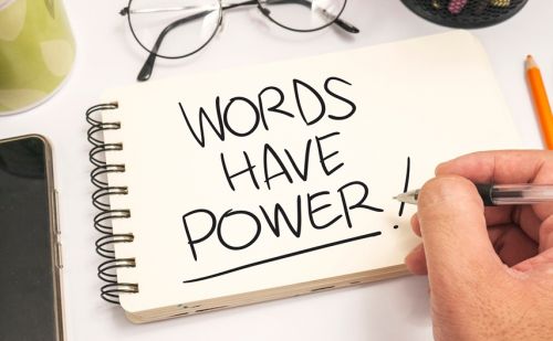 Un copywriter connaît la force des mots et la met au service de votre business Un copywriter connaît la force des mots et la met au service de votre business